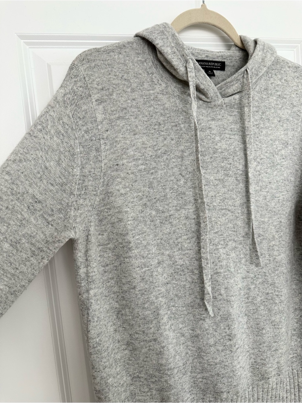Fall Merino Wool Light Heather Grey Lightweight Hoodie Sweater - Banana Republic - Picture 7 of 17